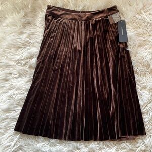 Brown velvet pleated A-line skirt